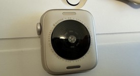 Fair
													Apple Watch SE 2nd Gen 40mm - Unlocked, Starlight, A2726 - Cellular, Aluminum, photo 3 of 9