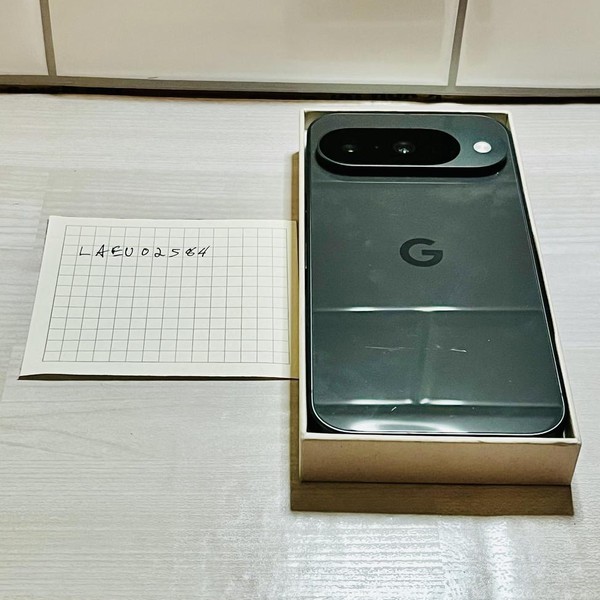Google Pixel 10 - T-Mobile, 128 GB, Obsidian, GLBW0