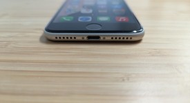 Good
													Apple iPhone SE 3rd Gen 2022 - Unlocked, Starlight, 64 GB, A2595, photo 3 of 13