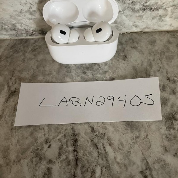 Apple AirPods Pro 2 - Lightning