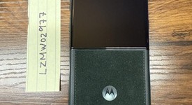 Good
													Motorola Razr Ultra (2025) - Unlocked, PANTONE Scarab, 512 GB, 16 GB, photo 4 of 8