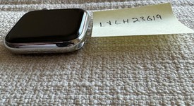 Good
													Apple Watch Series 5 44mm - Unlocked, Silver, A2095 Cellular, Stainless Steel, photo 4 of 7