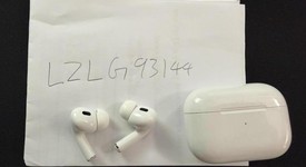 Used
													Apple AirPods Pro 2 - Lightning, photo 1 of 3