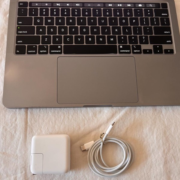 MacBook Pro 2020 - 13 inch - 1 TB, Gray, 16 GB, Intel Core i5
