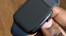 Mint
													Apple Watch Series 5 44mm - Unlocked, Black, A2095 Cellular, Stainless Steel, photo 4 of 10