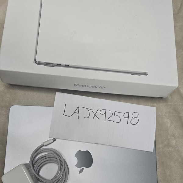 MacBook Air 2024 (M3) - 13 inch - 512 GB, Gray, 8 GB, Apple M3, 8-core GPU