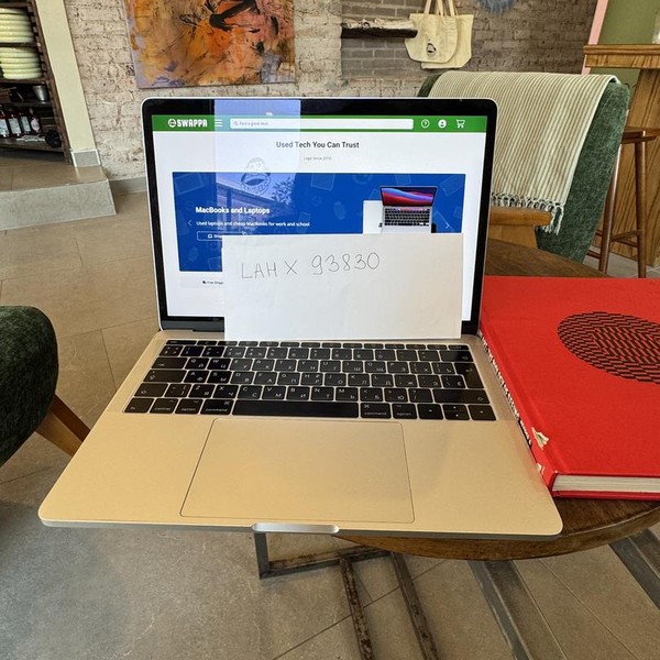 MacBook Pro 2017 (No Touch Bar) - 13 inch - 256 GB, Silver, 8 GB, Intel Core i5