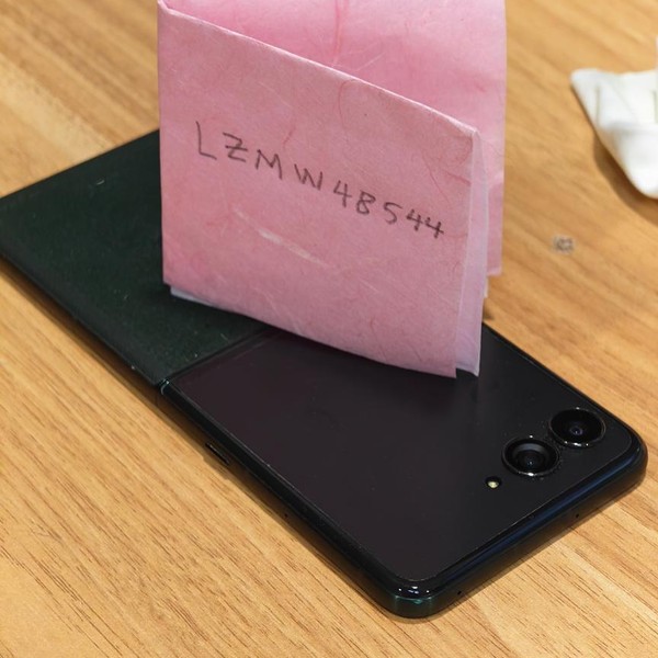 Motorola Razr Ultra (2025) - Unlocked, PANTONE Scarab, 512 GB, 16 GB