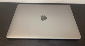 Good
													MacBook Pro 2018 (With Touch Bar) - 13" - I7, Gray, 256 GB, 16 GB, photo 2 of 9