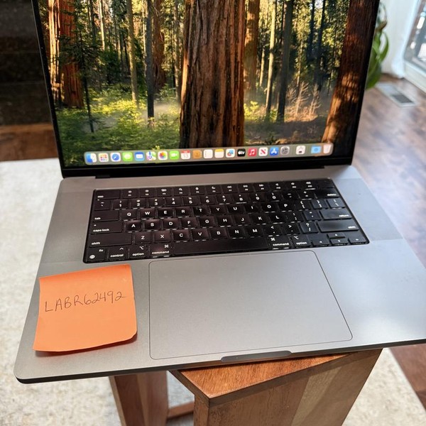 MacBook Pro 2021 - 16 inch - 1 TB, Space Gray, 16 GB, Apple M1 Pro 10-core