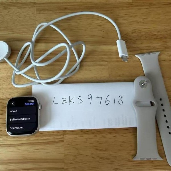 Apple Watch Series 8 45mm - Starlight, A2771 - GPS, Aluminum