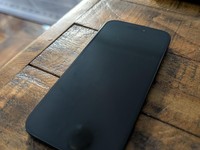 Apple iPhone 16