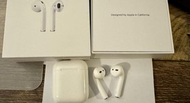 Used
													Apple AirPods 1st Gen - Lightning Case, photo 1 of 7