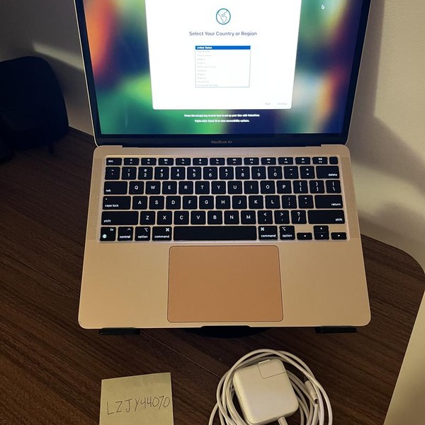 MacBook Air 2020 - 13 inch - 256 GB, Gold, 8 GB, Apple M1