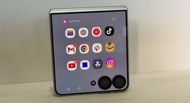 Good
													Samsung Galaxy Z Flip7 - Unlocked, Mint, 512 GB, 12 GB, SM-F766U1, photo 3 of 9