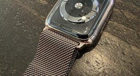 Good
													Apple Watch Series 4 40mm - Unlocked, Gold, A1975 - Cellular, Stainless, photo 4 of 5
