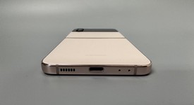 Good
													Samsung Galaxy Z Flip4 5G - AT&T, Rose Gold, 128 GB, 8 GB, SM-F721U, photo 3 of 7