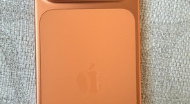 Good
													Apple iPhone 17 Pro - Unlocked, Cosmic Orange, 256 GB, A3256, photo 5 of 7