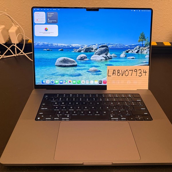 MacBook Pro 2021 - 16 inch - 1 TB, Gray, 64 GB, Apple M1 Max