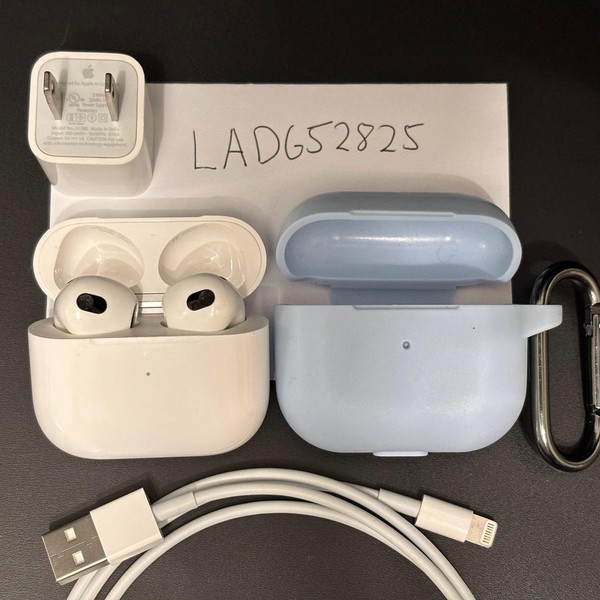 Apple AirPods 3rd Gen - Lightning Case
