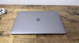 Fair
													MacBook Pro 2018 (With Touch Bar) - 13" - I7, Gray, 512 GB, 16 GB, photo 4 of 8