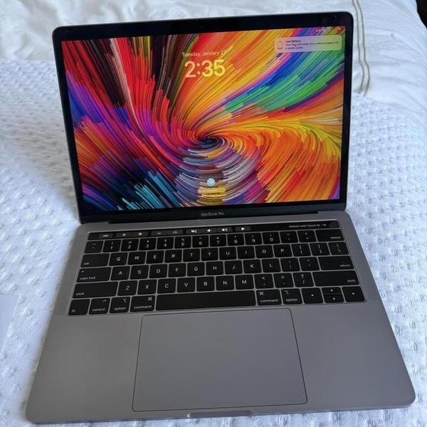 MacBook Pro 2019 - 13 inch - I5, Silver, 128 GB, 8 GB