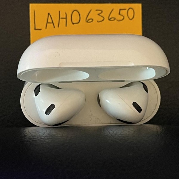 Apple AirPods (3rd Gen) - Lightning Case