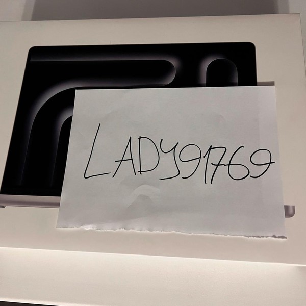 MacBook Pro 2024 - 14 inch - 1 TB, Silver, 36 GB, Apple M4 Max 14-core