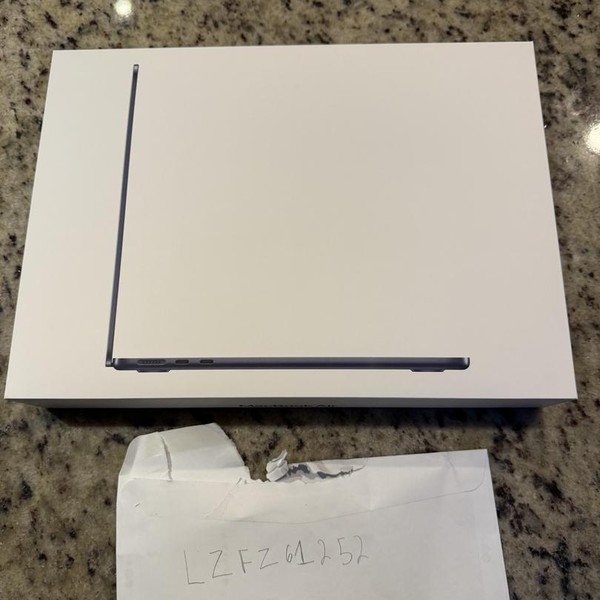 MacBook Air 2024 (M3) - 13 inch - 256 GB, Midnight, 16 GB, Apple M3, 8-core GPU