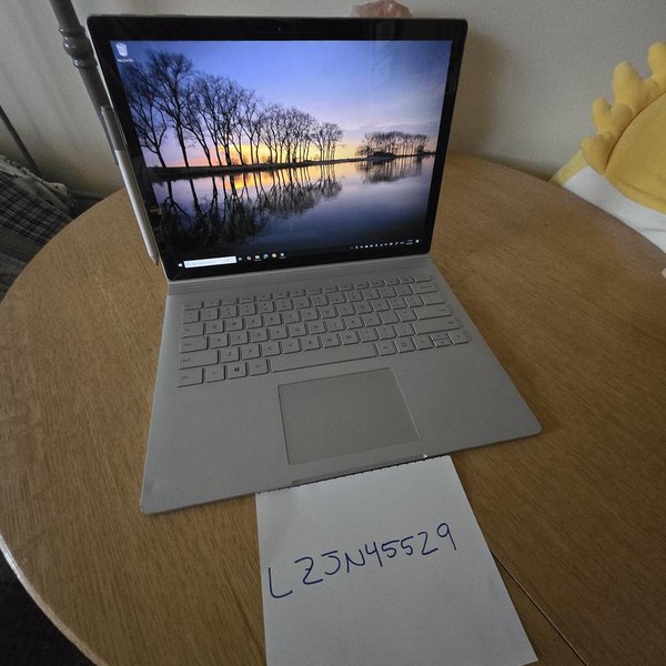 Microsoft Surface Book 2 13.5 inch - 256 GB, 8 GB, Intel Core i5