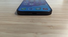 Mint
													Apple iPhone 15 - Unlocked, Black, 128 GB, A2846, photo 3 of 10