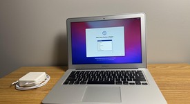 Good
													MacBook Air 2017 - 13" - I5, Silver, 128 GB, 8 GB, photo 2 of 9