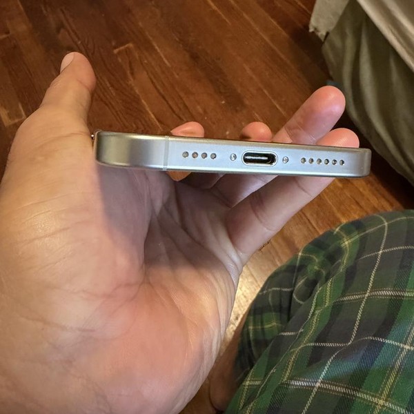 Apple iPhone 16 Pro Max - Unlocked, 256 GB, Natural, A3084