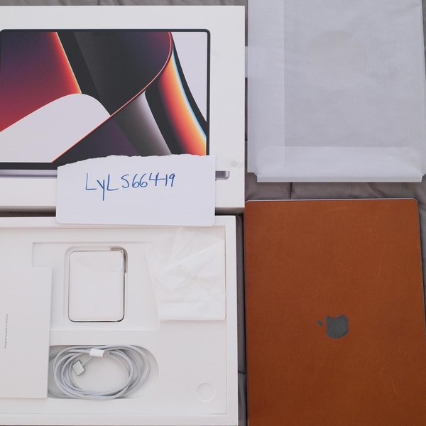 MacBook Pro 2021 - 16 inch - 8 TB, Gray, 64 GB, Apple M1 Max