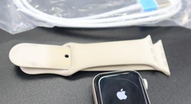 Fair
													Apple Watch SE 2nd Gen 40mm - Unlocked, Starlight, A2726 - Cellular, Aluminum, photo 1 of 8