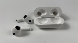 Used
													Apple AirPods 3rd Gen - Lightning Case, photo 3 of 5