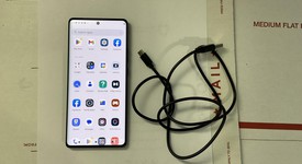 Mint
													Motorola Edge Plus (2023) - Unlocked, Black, 512 GB, 8 GB, photo 3 of 8