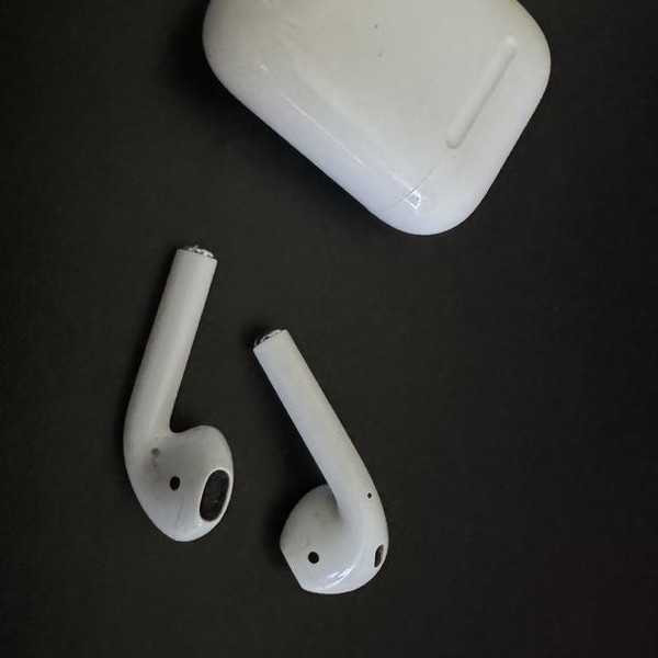 Apple AirPods 2nd Gen - Lightning Case