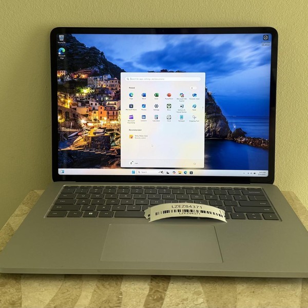 Microsoft Surface Laptop Studio - 256 GB, Platinum, 16 GB, Intel Core i5