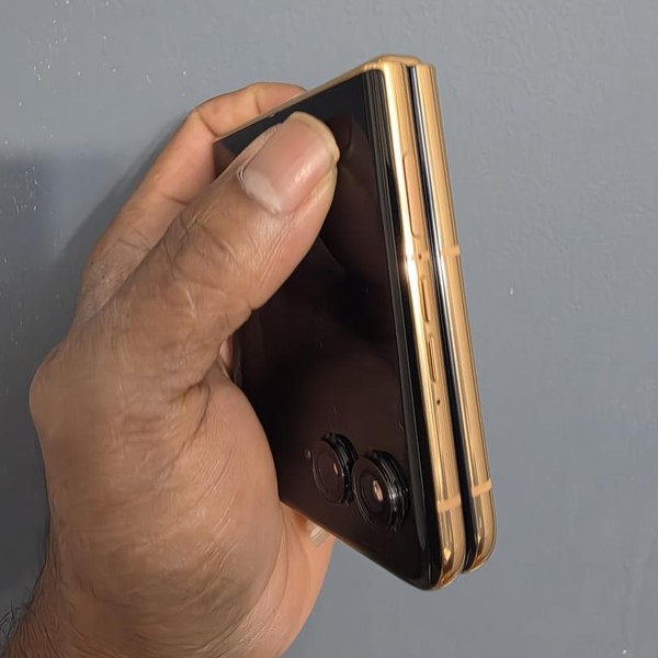 Motorola Razr Plus (2025) - Unlocked, 256 GB, PANTONE Mocha Mousse, 12 GB