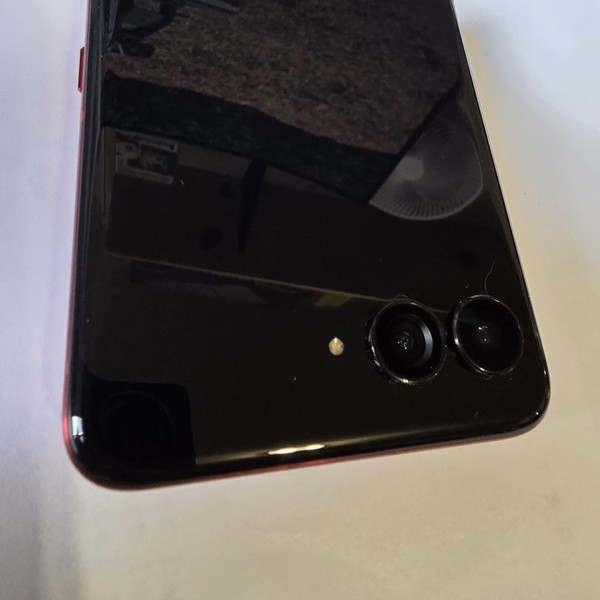 Motorola Razr Ultra (2025) - Unlocked, PANTONE Rio Red, 512 GB, 16 GB