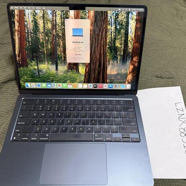 MacBook Air 2022 (M2) - 13 inch - 256 GB, Midnight, 8 GB, Apple M2