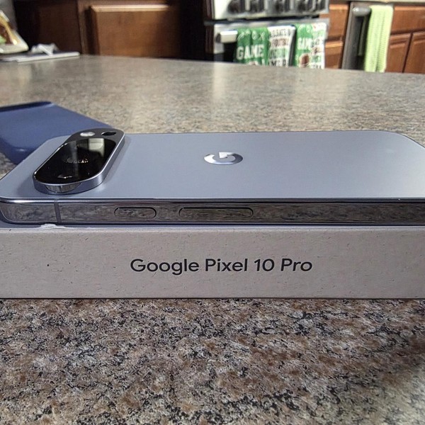 Google Pixel 10 Pro - Unlocked, 256 GB, Moonstone, G4QUR