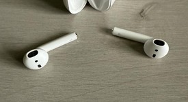 Used
													Apple AirPods 1st Gen - Lightning Case, photo 5 of 7