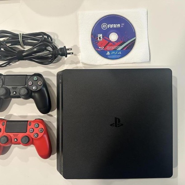 PlayStation 4 Slim - 500 GB, Black