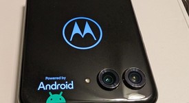 Good
													Motorola Razr Plus (2024) - Unlocked, Green, 256 GB, 12 GB, photo 4 of 8