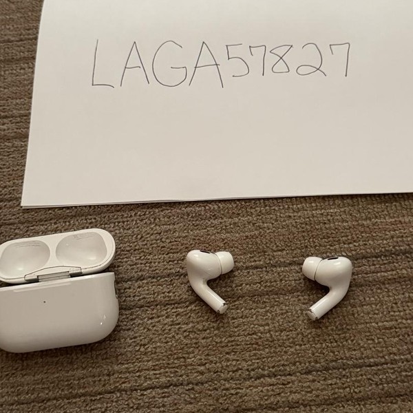 Apple AirPods Pro 2 - Lightning