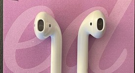 Used
													Apple AirPods 2nd Gen - Lightning Case, photo 4 of 5
