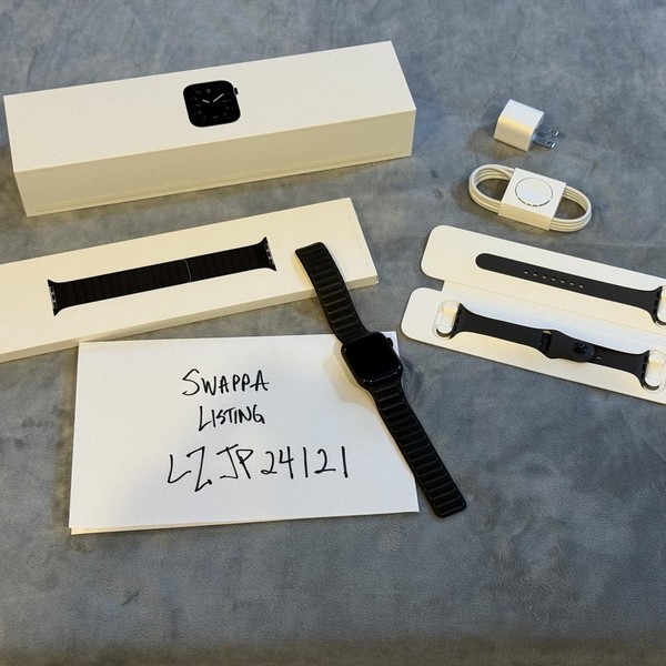 Apple Watch Series 5 40mm - Unlocked, Black, A2094 Cellular, Titanium