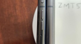 Mint
													Motorola Razr (2024) - Unlocked, Gray, 256 GB, 8 GB, photo 4 of 8